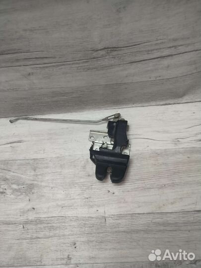 Замок крышки багажника Mitsubishi lancer 9