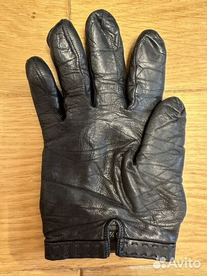 Перчатки Prada