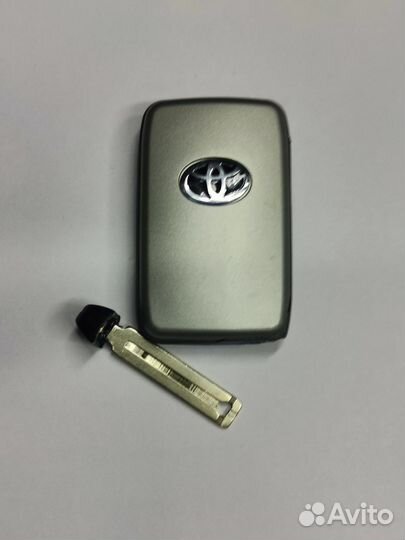 Смарт ключ Toyota Venza Тойота Венза