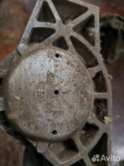 Опора двигателя правая 4A0199352 audi a6 c4