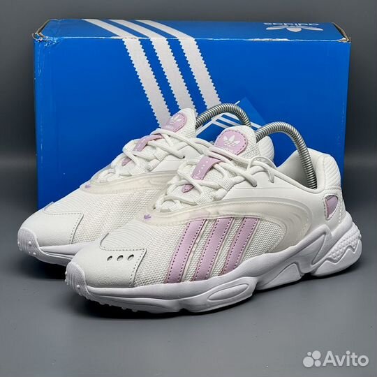 Кроссовки женские Adidas Oztral