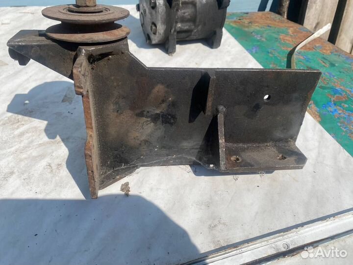 Кронштейн компрессора рефрижератора на д245