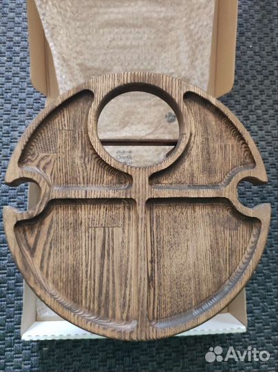 Винный деревянный столик