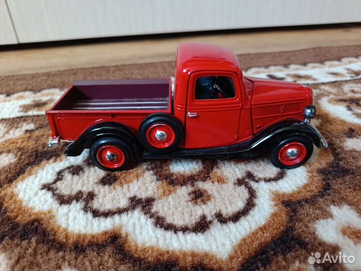 Машинка игрушка