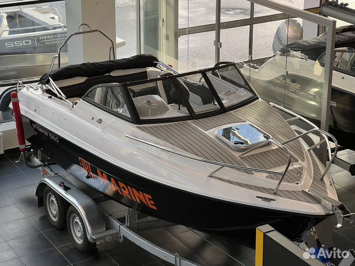 Катер «Phoenix 560»