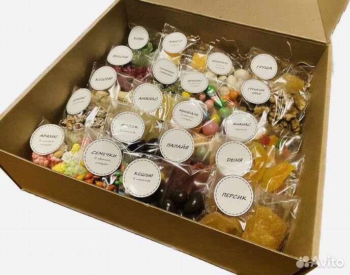 Коробки подарочные новогодние