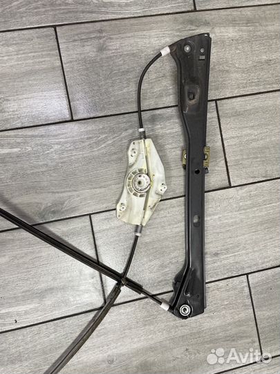 Стеклоподъемник правый Фольксваген Гольф 5