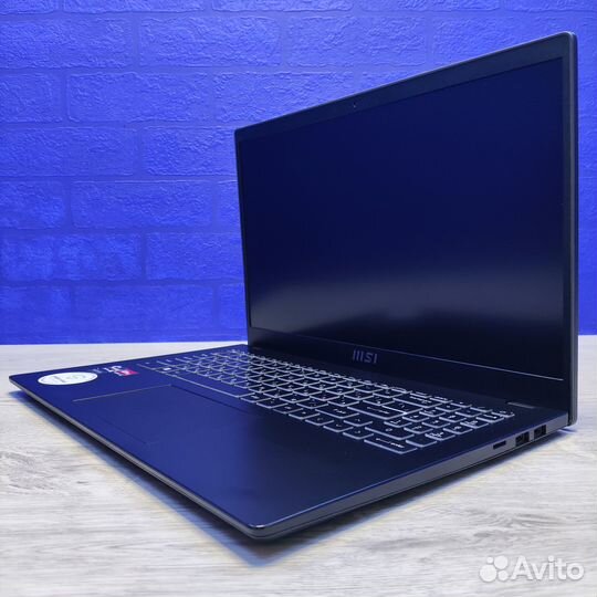 Ноутбук MSI Modern 15 B5M-001XRU