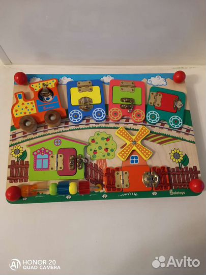 Бизиборд Вагончики