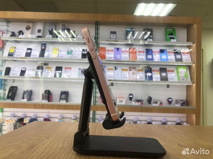Смартфон Apple iPhone SE 32Gb (розовое золото)
