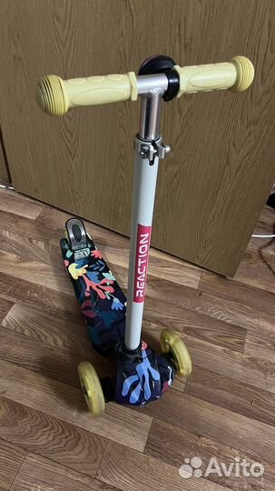 Самокат детский трехколесный светящиеся колеса бу