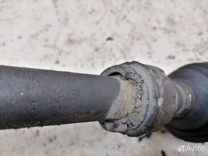 Привод передний левый Toyota Estima ACR55 вал прив