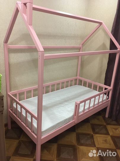 Кровать домик из массива в любом цвете