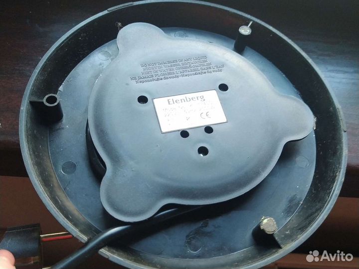 Подставка для электрического чайника работает