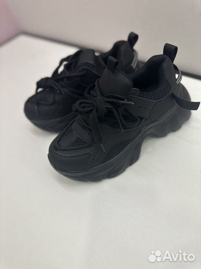 Кроссовки женские