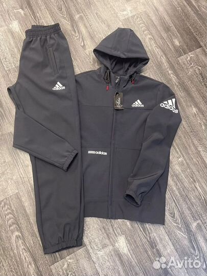 Спортивный костюм adidas