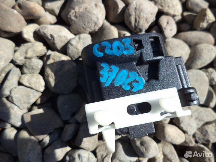 Кнопка стеклоподъемника задняя Mercedes-Benz C180