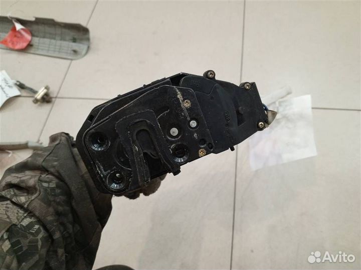 Замок двери задней правой Kia Cerato 2004-2008