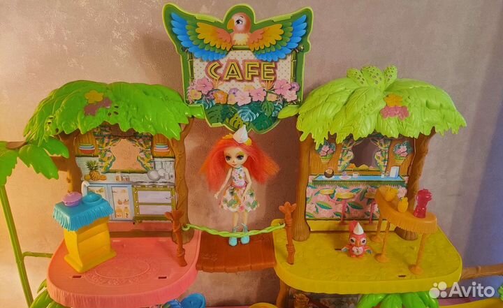 Джунгли кафе Enchantimals с куклой Пикки Какаду