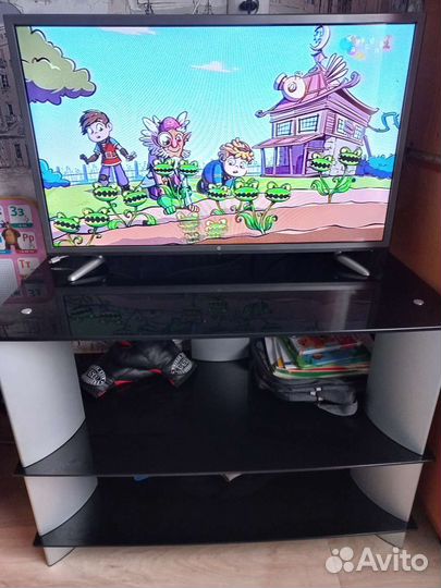 Стеклянный стол