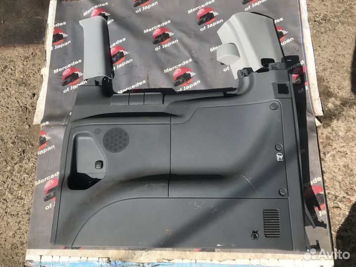 Отделка правой задней части багажника w639