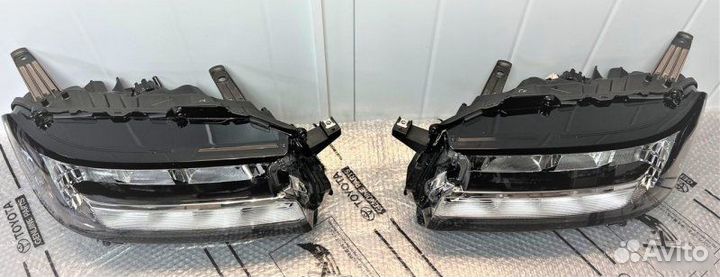 Фары Toyota Land Cruiser 300 2021-2023