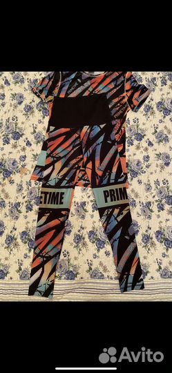 Леггинсы и футболка