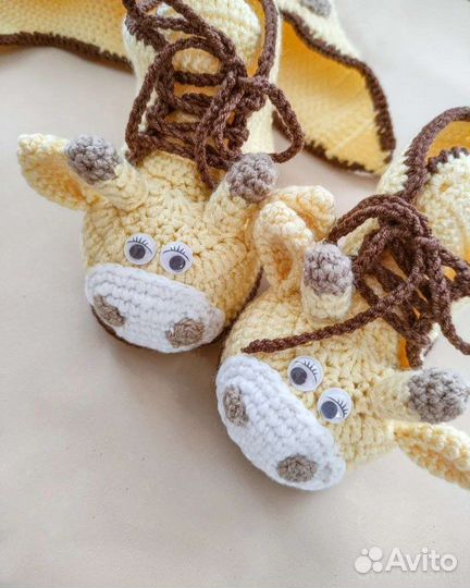 Вязаный комплект для девочки на осень-весну