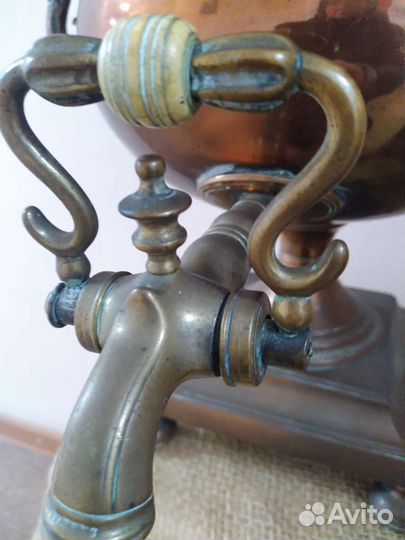 Старинный медный самовар