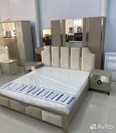 Спальный гарнитур