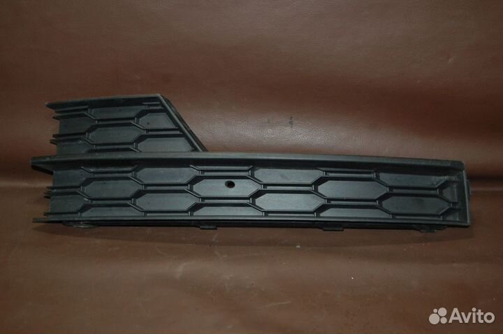 Накладка бампера левая - Skoda Octavia A7