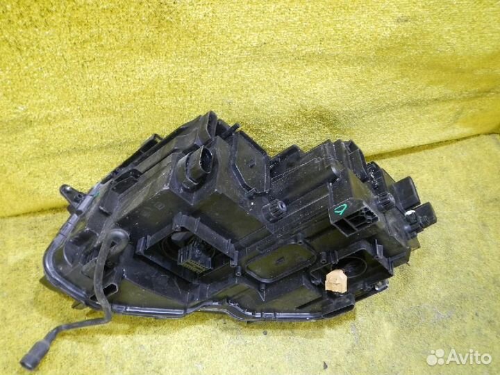 Фара правая Volkswagen Tiguan