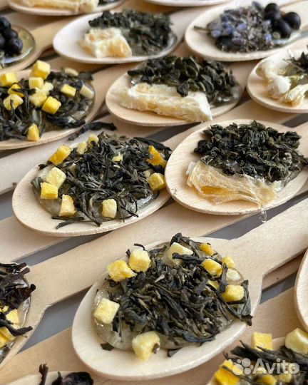 Чайная ложка с ароматным чаем