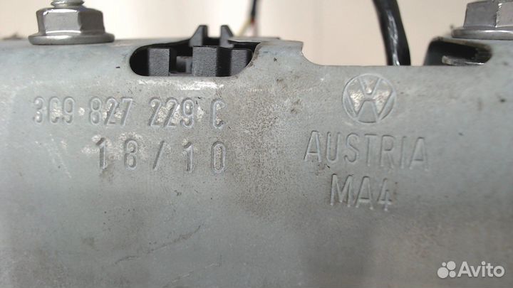 Кнопка багажника Volkswagen Touareg, 2011