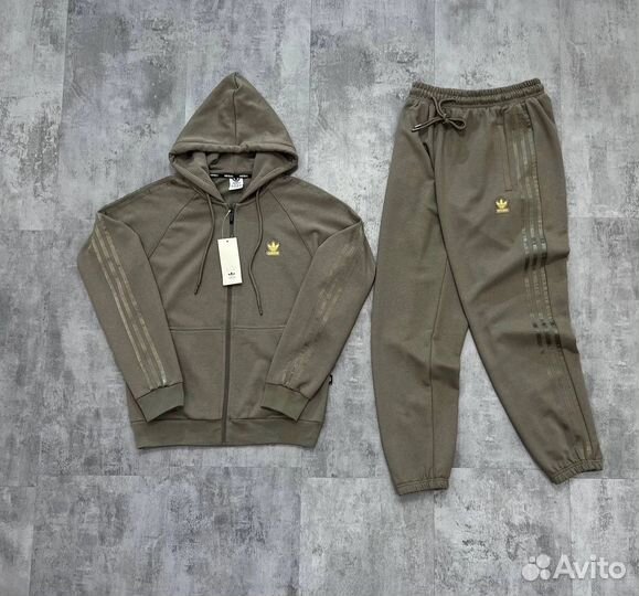 Спортивный костюм adidas