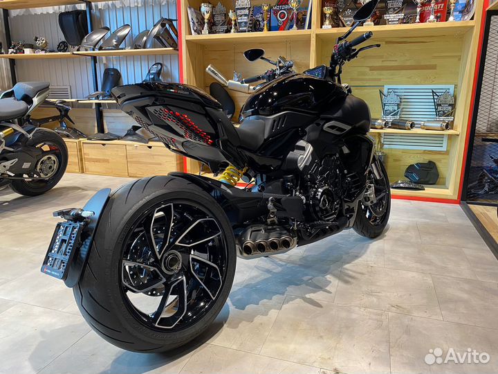 Ducati Diavel V4