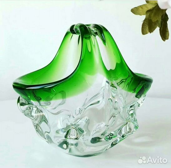 Винтажные вазы цвета молодой зелени