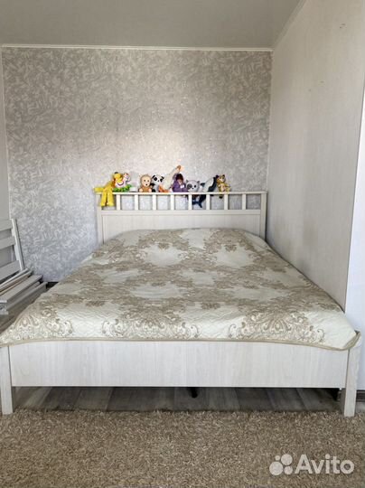 Двуспальная кровать