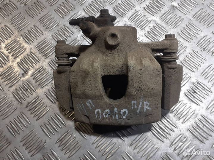 Суппорт передний правый VAG