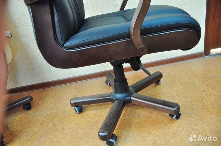 Офисное кресло 