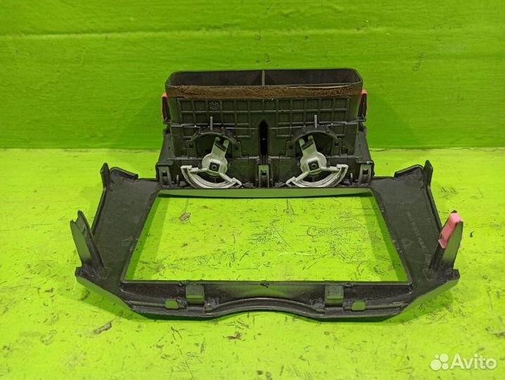 Рамка магнитолы Toyota Yaris XP90 1KR 2008