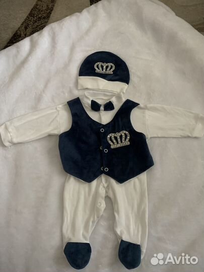 Продам конверт на выписку и костюмы