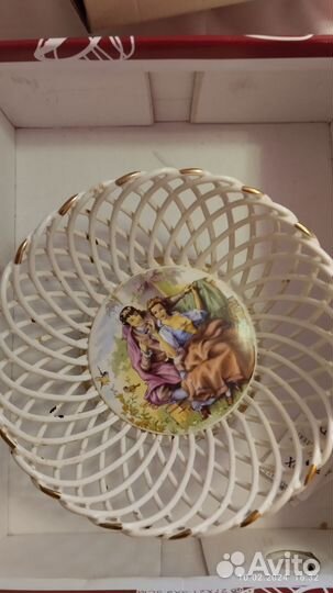 Набор бутылка и рюмки.Конфетница