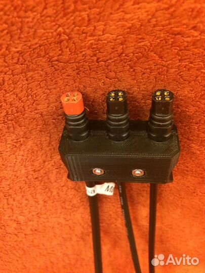 Фиксатор, крепление проводов Garmin Striker 7 и 9