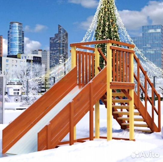 Зимняя деревянная горка 