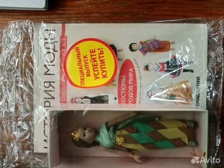 Журнал 'История моды' с форфоровой куклой