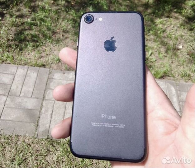 Телефон iPhone 7