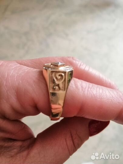 Мужская золотая печатка 22 размер