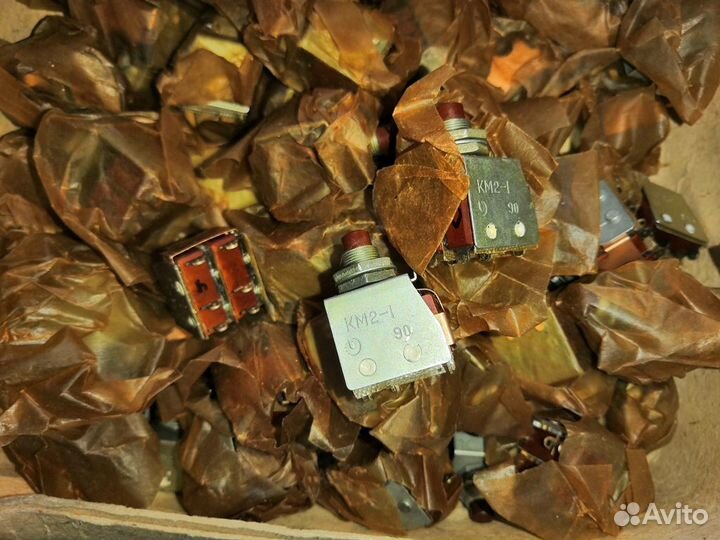 Кнопки км2-1, пкн-125, пт8-1В, тке54