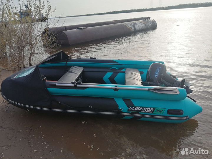 Продам пвх лодку гладиатор Е380Х